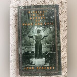 Midnight in the Garden of Good and Evil by John Berendt